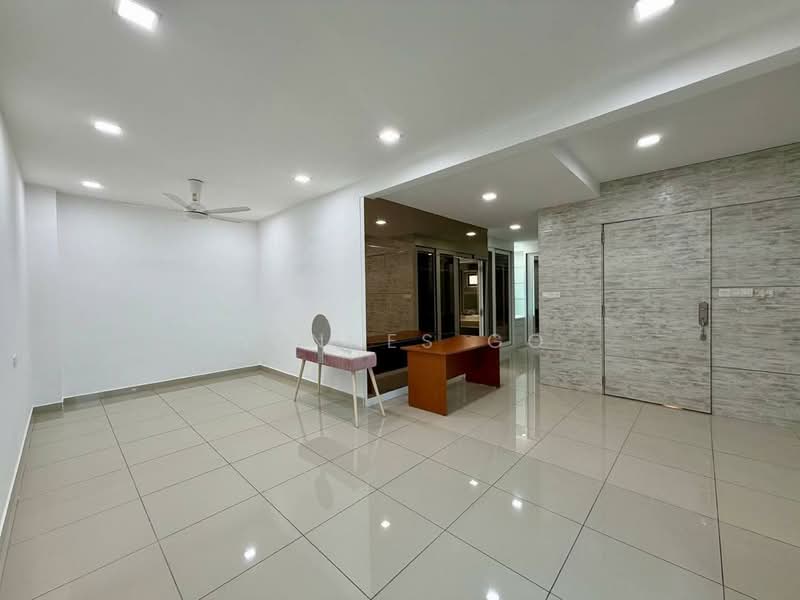 Cluster House for Sale in Taman Mutiara Mas (Skudai) - Wennes Go - Living Room - PropertyGuru.com.my