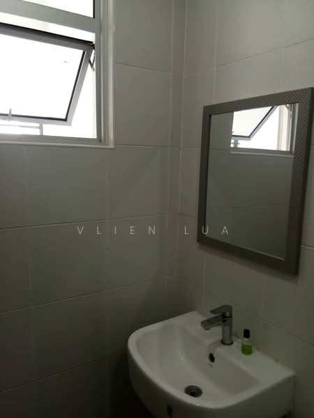 Apartment for Rent at Aliff Avenue (Dwi Alif) - Vlien Lua - Bathroom - PropertyGuru.com.my