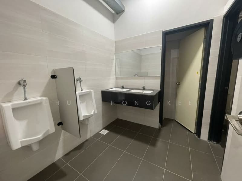 Nusajaya Tech Park (Factory) untuk Untuk Disewa - RM 60,000 /bulan, Apr 2026 - Bathroom - PropertyGuru.com.my