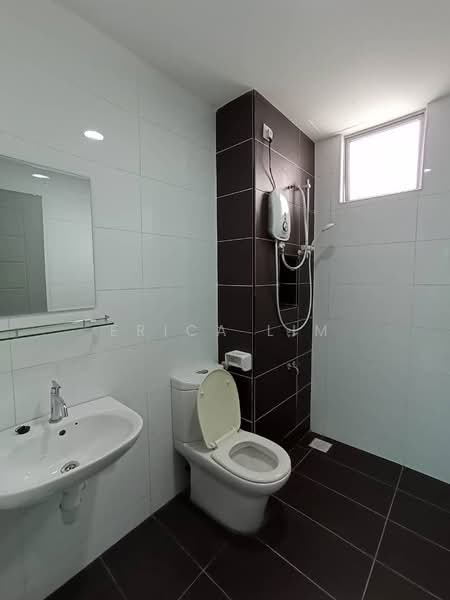 Apartment for Rent at East Bay (Seri Bayan) - Erica Lim - Bathroom - PropertyGuru.com.my