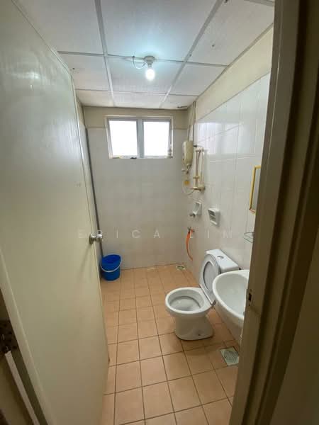 Nusa Perdana Apartment untuk Untuk Disewa - RM 1,700 /bulan, Mac 2026 - Bathroom - PropertyGuru.com.my
