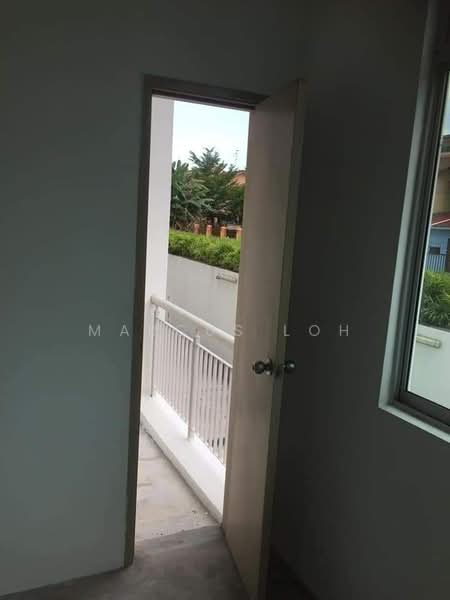 Shop for Sale in Taman Mount Austin (Tebrau) - Marcus Loh - Balcony - PropertyGuru.com.my