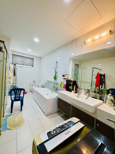 Two Permai 3/stories terraced @ Tanjung Bungah untuk Untuk Dijual - RM 1,450,000, Mac 2026 - Bathroom - PropertyGuru.com.my