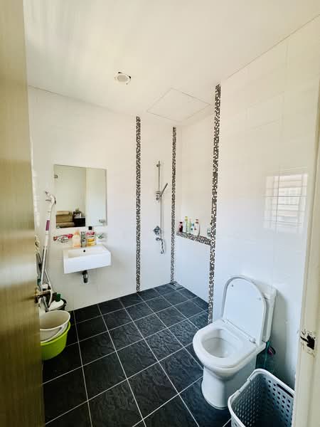 Two Permai 3/stories terraced @ Tanjung Bungah untuk Untuk Dijual - RM 1,450,000, Mac 2026 - Bathroom - PropertyGuru.com.my