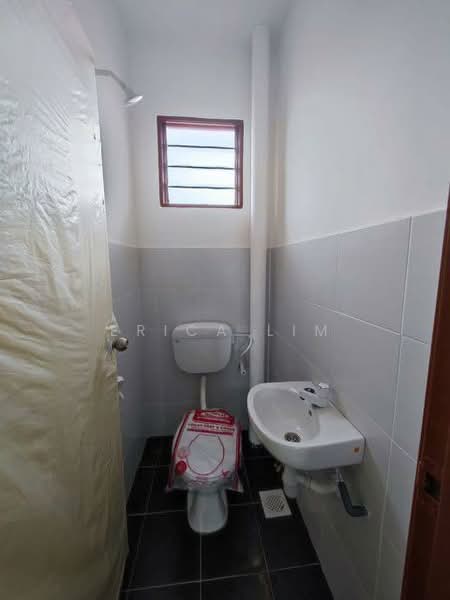 2-storey Terraced House for Sale in Taman Setia Indah (Tebrau) - Erica Lim - Bathroom - PropertyGuru.com.my