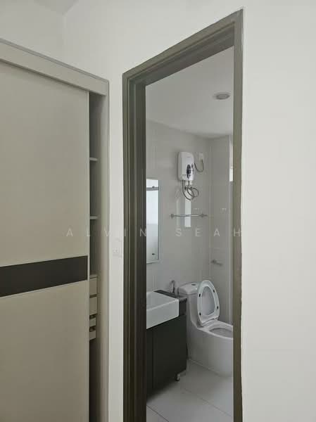 Condominium for Rent at Bay Point @ Country Garden Danga Bay - Alvin Seah - Bathroom - PropertyGuru.com.my