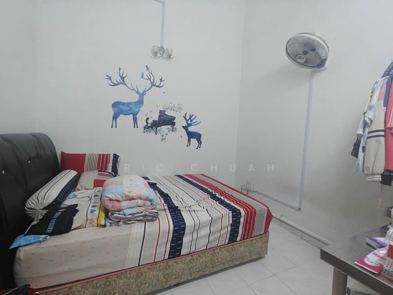 1-storey Terraced House for Sale in Taman Gunung Pulai (Kulai) - Eric Chuah - Bedroom - PropertyGuru.com.my