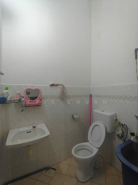 1-storey Terraced House for Sale in Taman Gunung Pulai (Kulai) - Eric Chuah - Bathroom - PropertyGuru.com.my