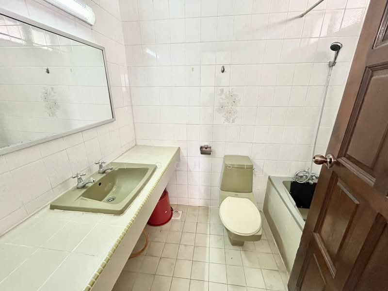Putri Indah Condominium untuk Untuk Disewa - RM 2,500 /bulan, Mac 2026 - Bathroom - PropertyGuru.com.my
