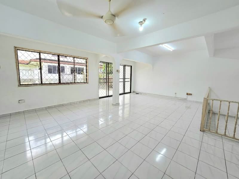 2-storey Terraced House for Rent in Taman Pelangi (Johor Bahru) - Benjamin Ong - Living Room - PropertyGuru.com.my