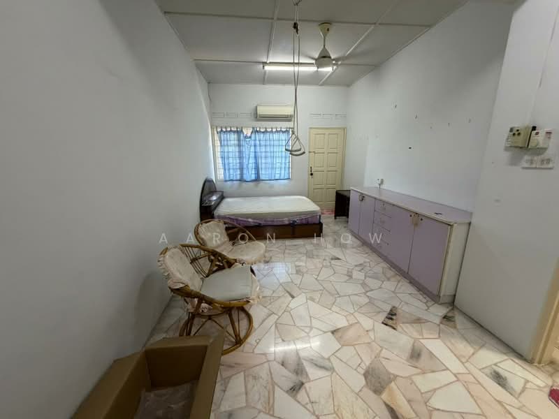 2-storey Terraced House for Rent in Taman Johor Jaya (Johor Bahru) - Aaron How - Bedroom - PropertyGuru.com.my