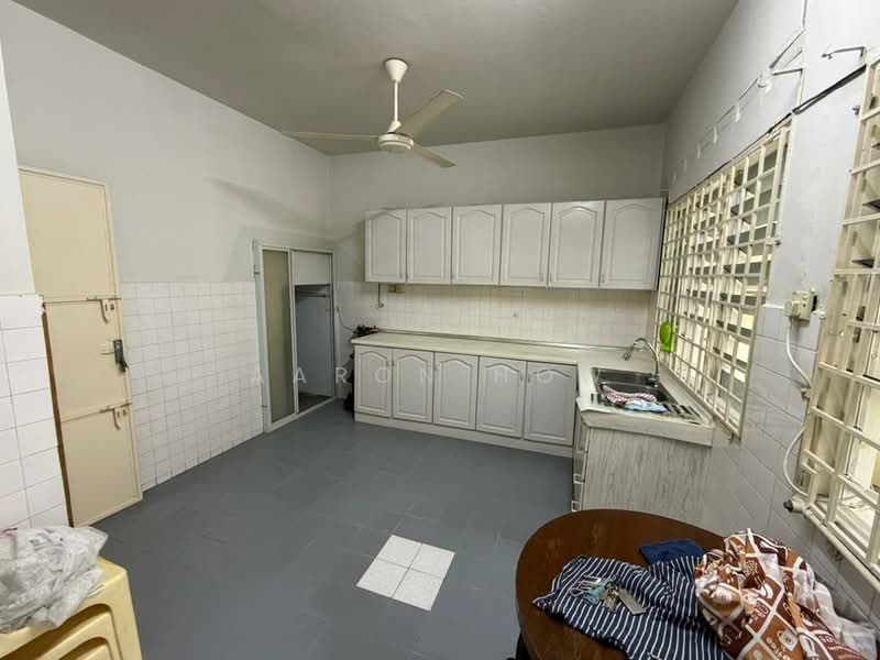 2-storey Terraced House for Rent in Taman Johor Jaya (Johor Bahru) - Aaron How - Kitchen - PropertyGuru.com.my