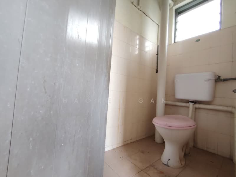 Flat for Sale at Seksyen 2 Wangsa Maju Flat - Hacken Gan - Common Bathroom - PropertyGuru.com.my