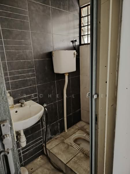 Shop for Rent in BANDAR PUCHONG JAYA (Puchong) - Racheal Lee - Bathroom - PropertyGuru.com.my