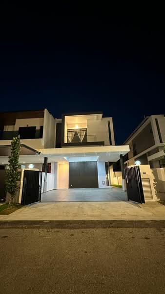 Cluster House for Rent in Austin Crest (Johor Bahru) - Roselynn Chai - Exterior - PropertyGuru.com.my