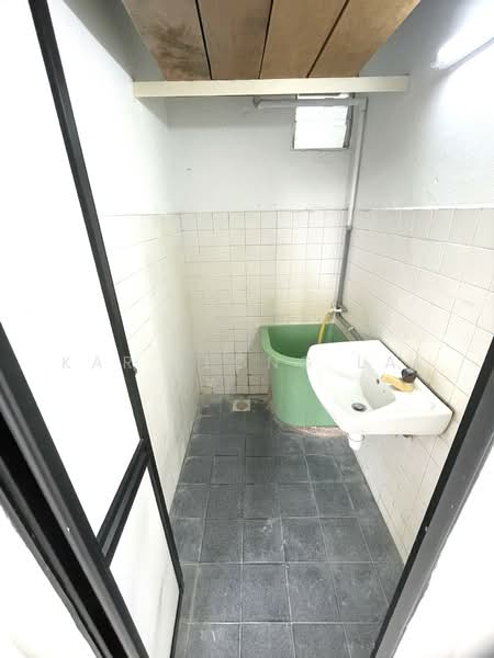 Flat for Rent at Taman Sri Sentosa - Kar Leong Lai - Bathroom - PropertyGuru.com.my