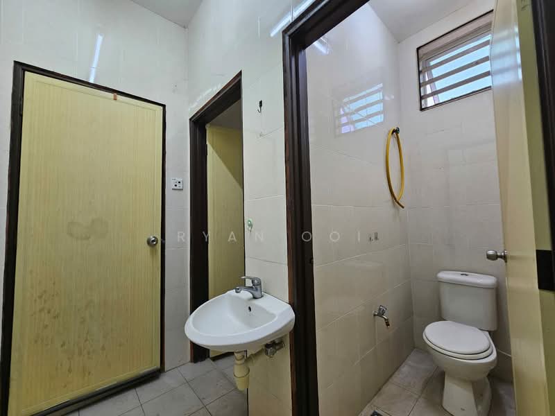 2-storey Terraced House for Sale in Taman Vistana (Alor Setar) - Ryan Ooi - Bathroom - PropertyGuru.com.my
