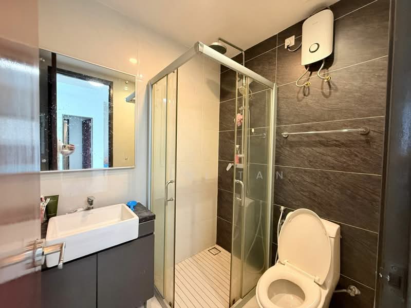 Condominium for Sale at Bay Laurel @ Country Garden Danga Bay - Elaine Tan - Bathroom - PropertyGuru.com.my