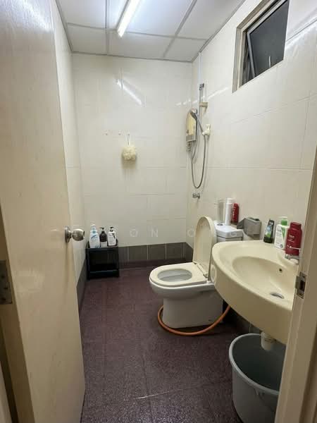Kondominium untuk Dijual di Platinum Hill PV 2 - Aaron Ong - Bathroom - PropertyGuru.com.my