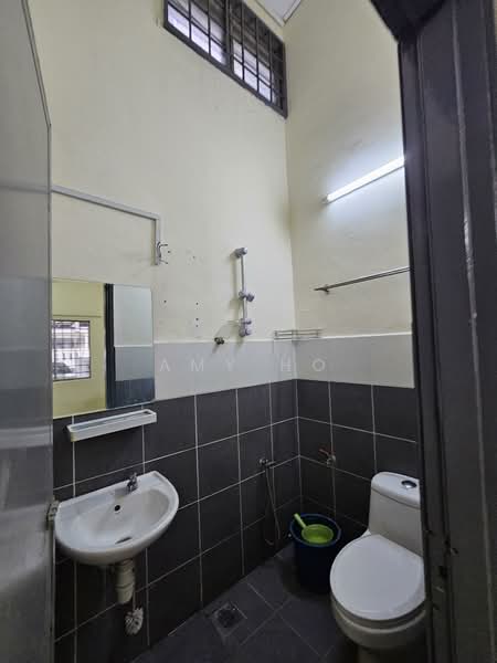 SD4 untuk Untuk Disewa - RM 1,950 /bulan, Mac 2026 - Bathroom - PropertyGuru.com.my
