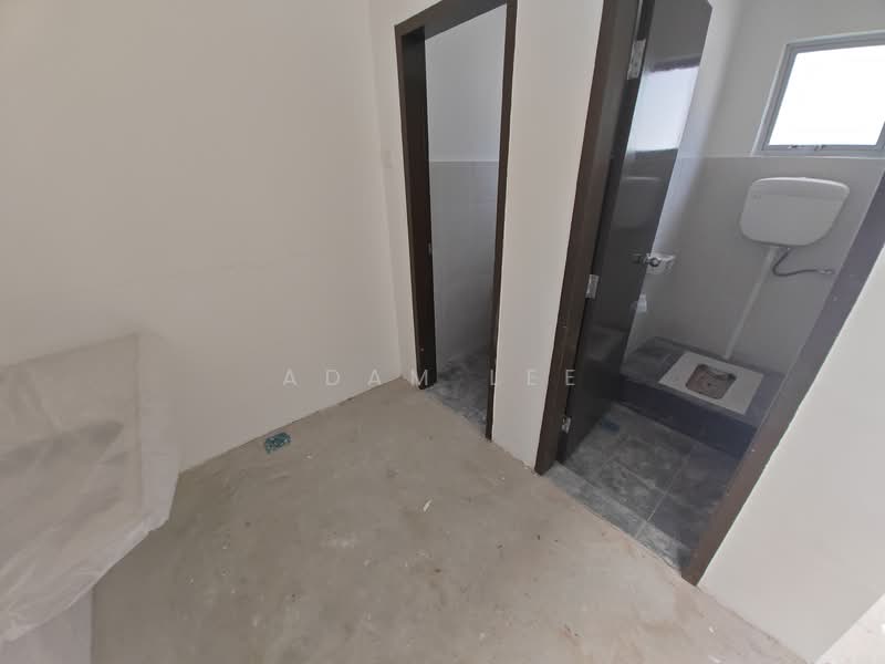 Terrace Factory for Rent in Kulai (Johor) - Adam Lee - Bathroom - PropertyGuru.com.my
