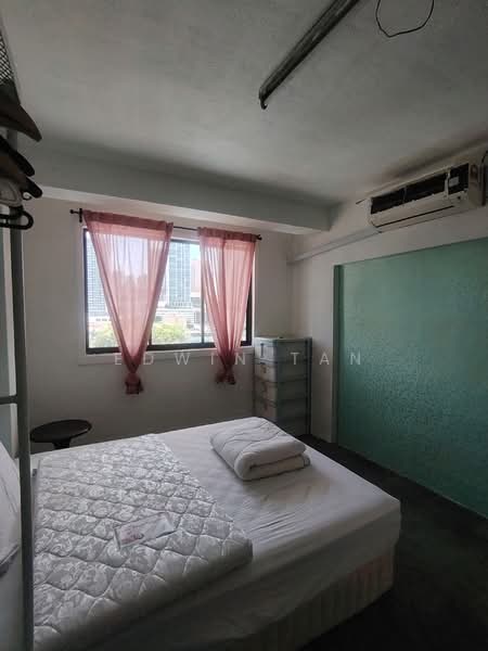 Flat for Rent at Jalan Loke Yew - Edwin Tan - Bedroom - PropertyGuru.com.my