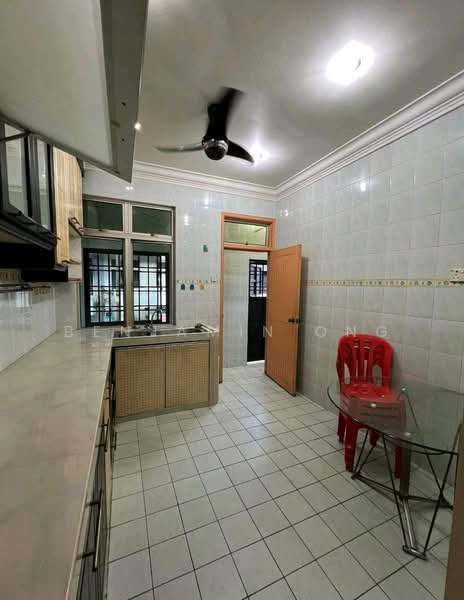 Taman Nusa Bestari untuk Untuk Disewa - RM 2,000 /bulan, Mac 2026 - Kitchen - PropertyGuru.com.my
