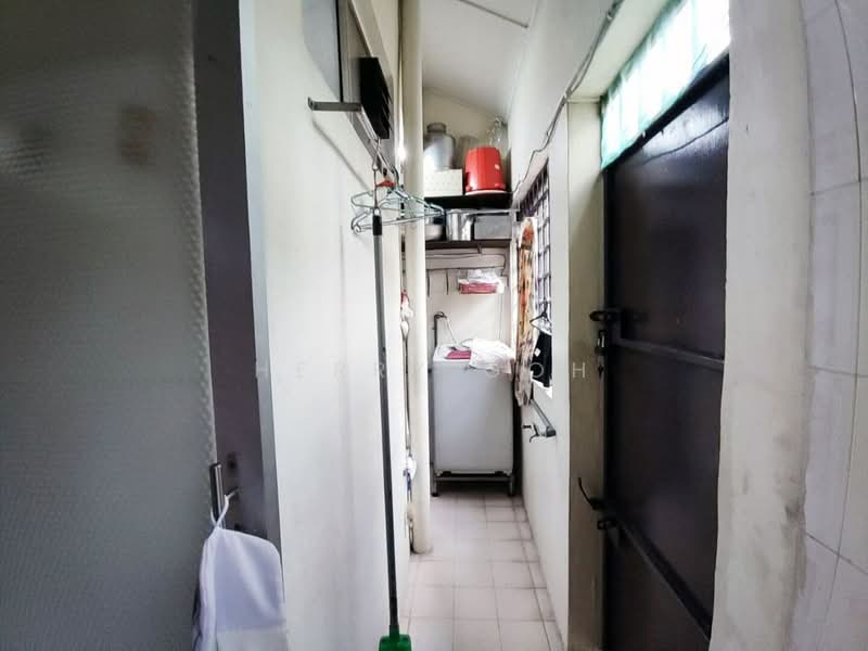 1-storey Terraced House for Sale in Taman Kempas (Tampoi) - Herry Goh - Corridor - PropertyGuru.com.my