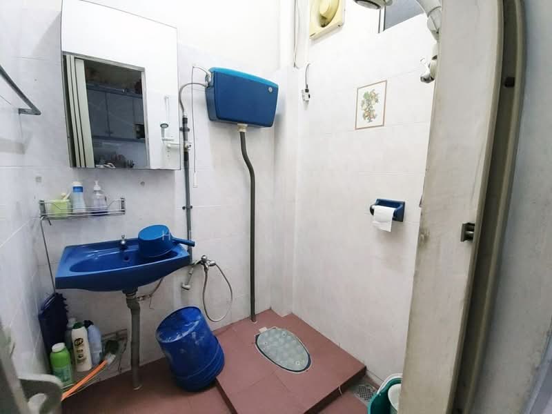 1-storey Terraced House for Sale in Taman Kempas (Tampoi) - Herry Goh - Bathroom - PropertyGuru.com.my