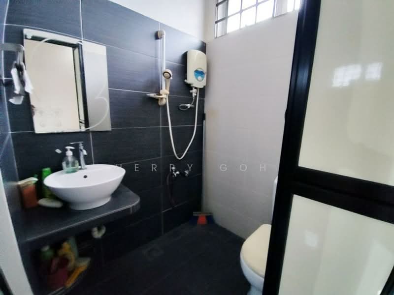 1-storey Terraced House for Sale in Taman Kempas (Tampoi) - Herry Goh - Bathroom - PropertyGuru.com.my
