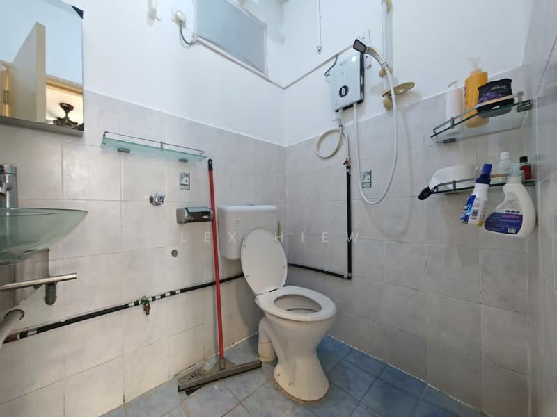 Apartment for Sale at Villa Krystal @ Bandar Selesa Jaya - Lex Hiew - Bathroom - PropertyGuru.com.my