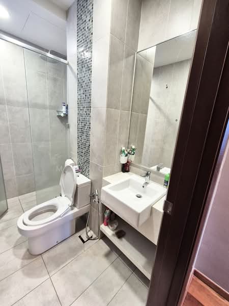 Condominium for Sale at Queens Residences Q1 @ Queens Waterfront - Minggie . - Bathroom - PropertyGuru.com.my