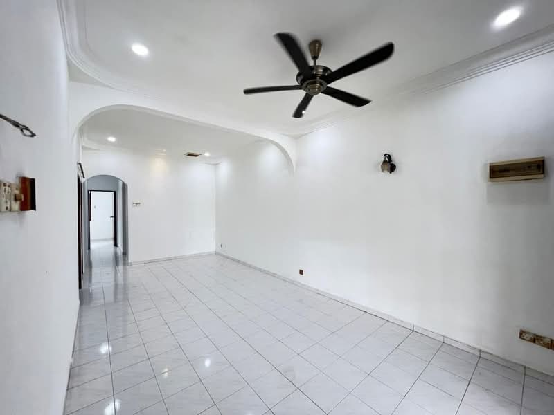 1-storey Terraced House for Sale in Taman Puteri Wangsa (Ulu Tiram) - Herry Goh - Living Room - PropertyGuru.com.my