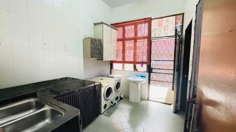 Semi-Detached House for Sale in Perling (Johor) - Edward Siow - Kitchen - PropertyGuru.com.my