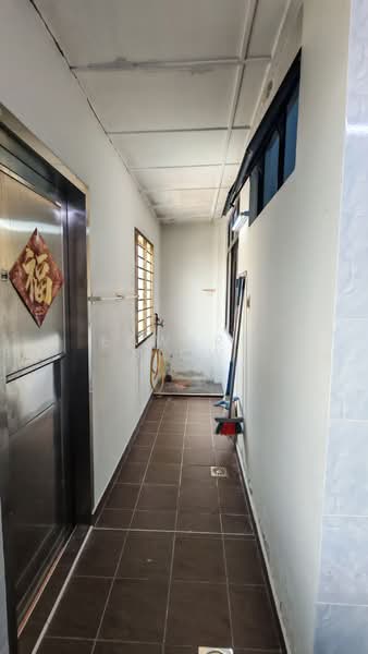 Rumah Teres 1 Tingkat untuk Dijual di Ulu Tiram (Johor) - Edward Siow - Entrance - PropertyGuru.com.my