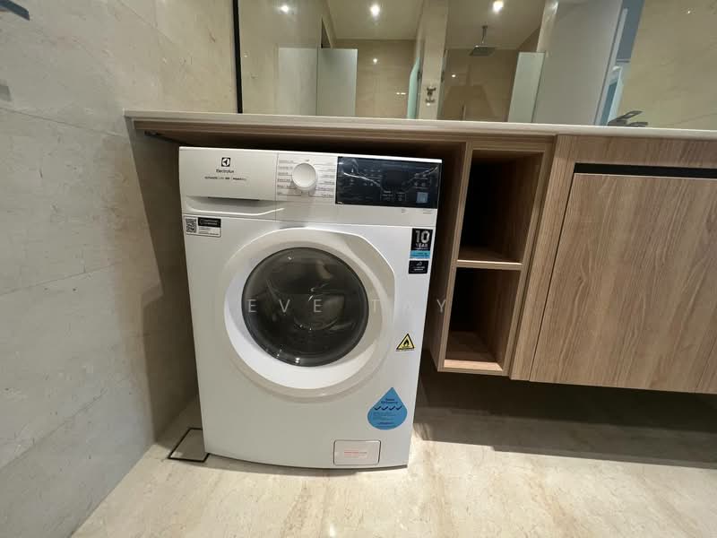 Service Residence for Sale at 10 Stonor - Eve Tay - Bathroom - PropertyGuru.com.my
