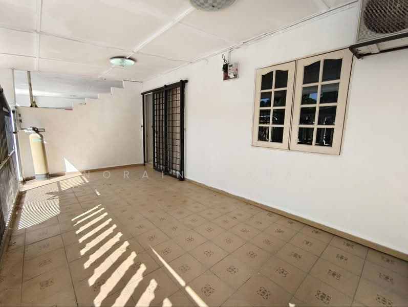 Kampung Baru Salak Selatan untuk Untuk Dijual - RM 420,000, Mac 2026 - Balcony - PropertyGuru.com.my