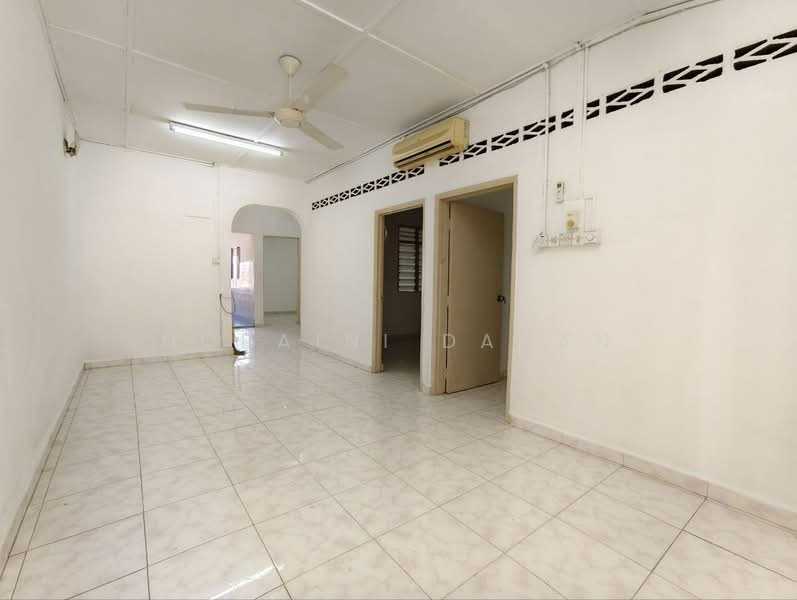 Kampung Baru Salak Selatan untuk Untuk Dijual - RM 420,000, Mac 2026 - Living Room - PropertyGuru.com.my