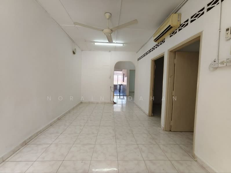 Kampung Baru Salak Selatan untuk Untuk Dijual - RM 420,000, Mac 2026 - Living Room - PropertyGuru.com.my