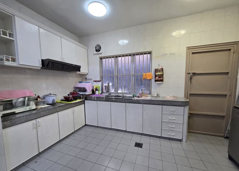 Renovated🔥Jalan Ipoh, Batu 5, Limited Landed, 2 Storey Terrace untuk Untuk Dijual - RM 948,000, Mac 2026 - Kitchen - PropertyGuru.com.my
