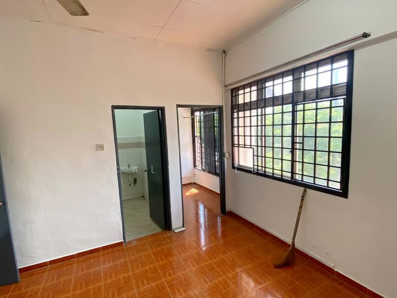 2-storey Terraced House for Sale in Taman Mawar (Pasir Gudang) - Calvin Lee - PropertyGuru.com.my