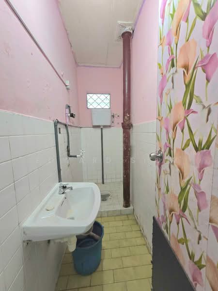2-storey Terraced House for Rent in Johor Bahru (Johor) - Edward Siow - Bathroom - PropertyGuru.com.my
