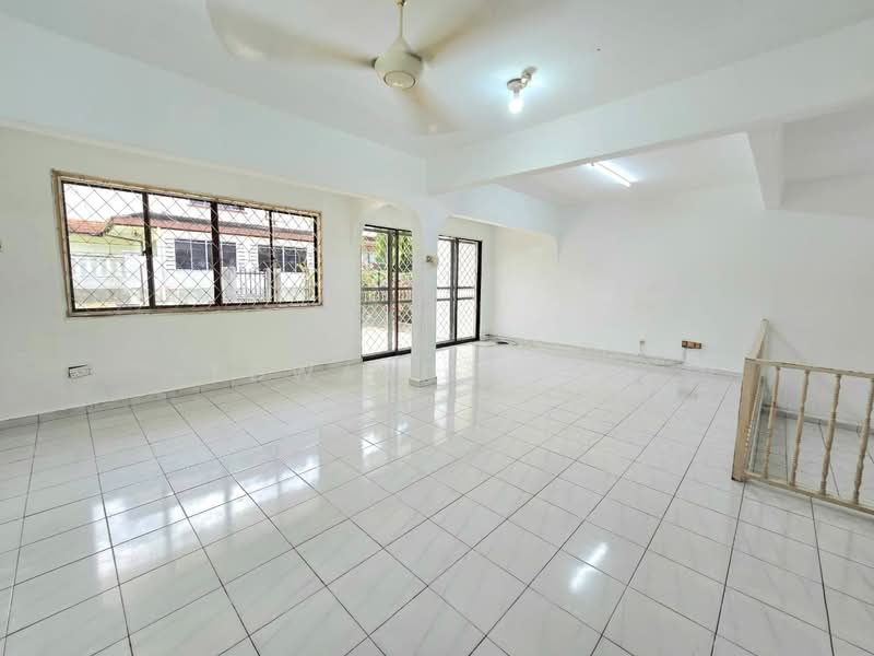 2-storey Terraced House for Rent in Johor Bahru (Johor) - Edward Siow - Living Room - PropertyGuru.com.my