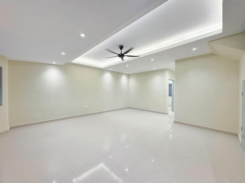 2-storey Terraced House for Sale in Taman Skudai Baru (Skudai) - Amber Hew - Living Room - PropertyGuru.com.my
