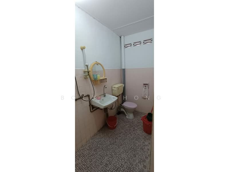 Pekan Razaki untuk Untuk Dijual - RM 240,000, Mac 2026 - Bathroom - PropertyGuru.com.my