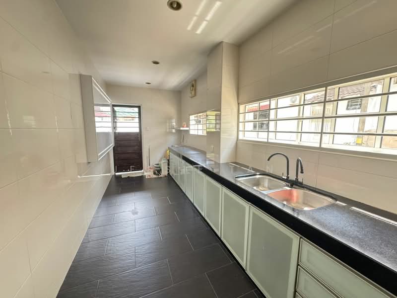 Rumah Teres untuk Dijual di Taman Mutiara Rini (Skudai) - Jessie Tan - Kitchen - PropertyGuru.com.my