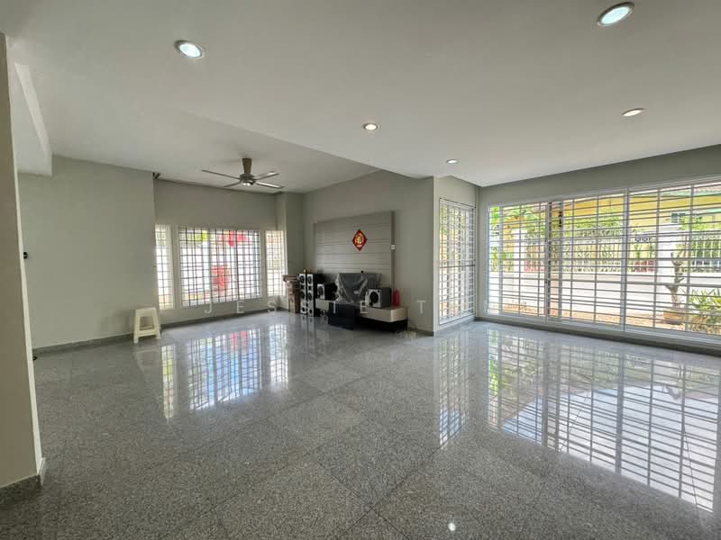 Rumah Teres untuk Dijual di Taman Mutiara Rini (Skudai) - Jessie Tan - Living Room - PropertyGuru.com.my