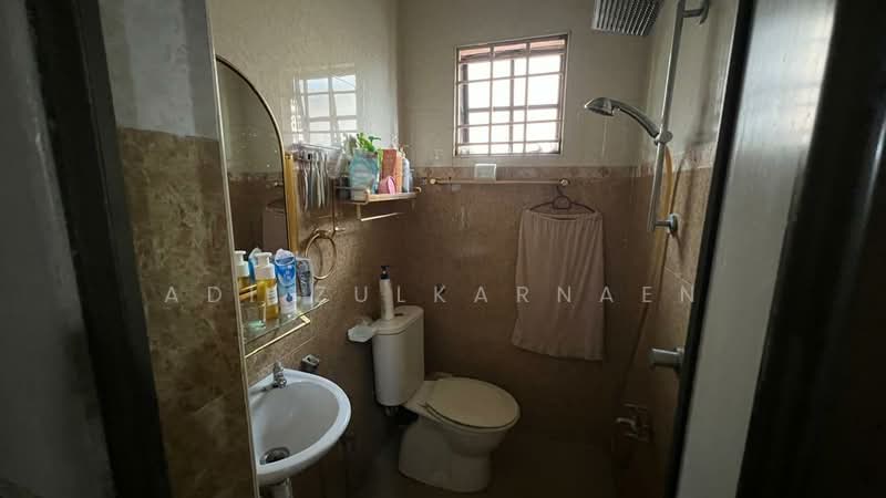 1-storey Terraced House for Sale in Pulau Indah (Klang) - Adi Zulkarnaen - Bathroom - PropertyGuru.com.my