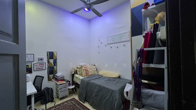 1-storey Terraced House for Sale in Pulau Indah (Klang) - Adi Zulkarnaen - Bedroom - PropertyGuru.com.my