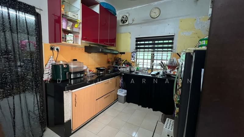 1-storey Terraced House for Sale in Pulau Indah (Klang) - Adi Zulkarnaen - Kitchen - PropertyGuru.com.my
